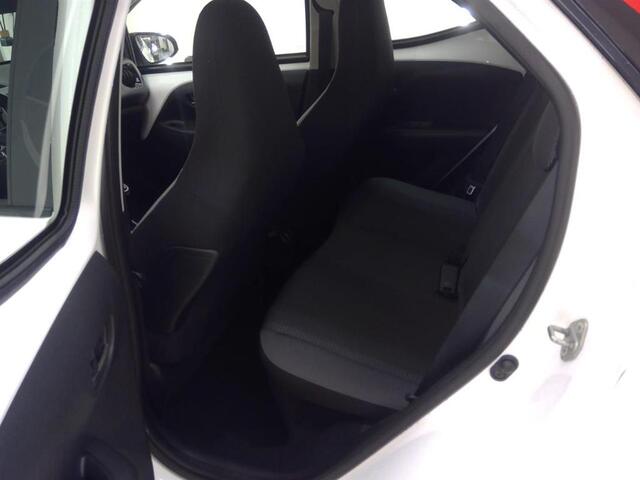 Toyota AYGO 1.0 VVT-i x-play, 1e eig! Camera! Carplay! VERWACHT!