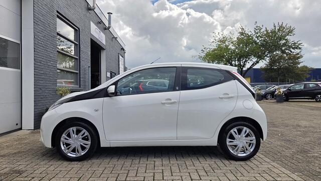 Toyota AYGO 1.0 VVT-i x-play | AIRCO | Android/CarPlay | LED | CAMERA | DEALER ONDERHOUDEN