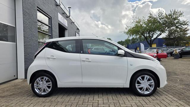 Toyota AYGO 1.0 VVT-i x-play | AIRCO | Android/CarPlay | LED | CAMERA | DEALER ONDERHOUDEN