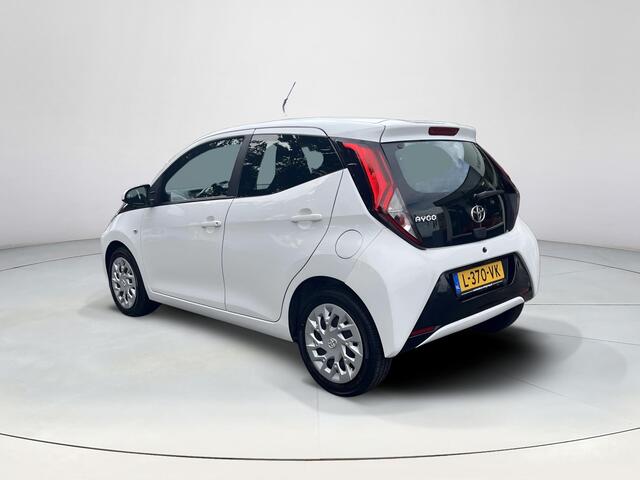 Toyota AYGO 1.0 VVT-i x-play | 5 deurs | Carplay | Navigatie | Parkeercamera | Leder stuurwiel |