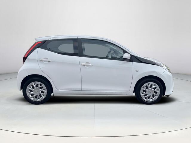 Toyota AYGO 1.0 VVT-i x-play | 5 deurs | Carplay | Navigatie | Parkeercamera | Leder stuurwiel |