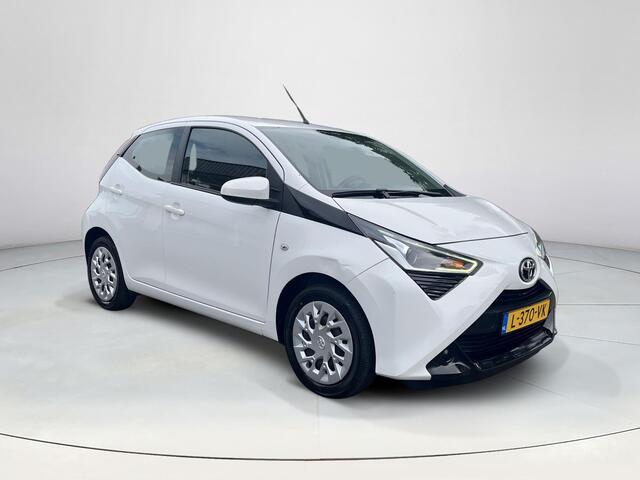Toyota AYGO 1.0 VVT-i x-play | 5 deurs | Carplay | Navigatie | Parkeercamera | Leder stuurwiel |