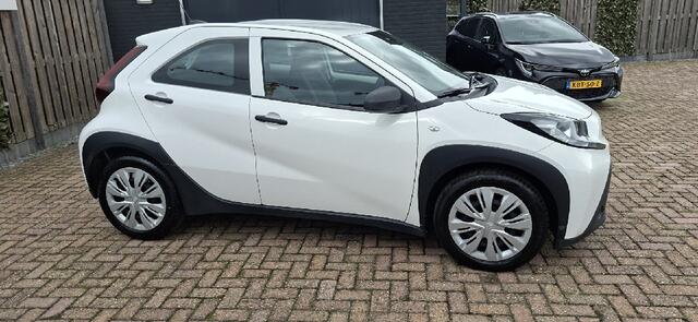 Toyota AYGO X 1.0 VVT-i MT Car-play
