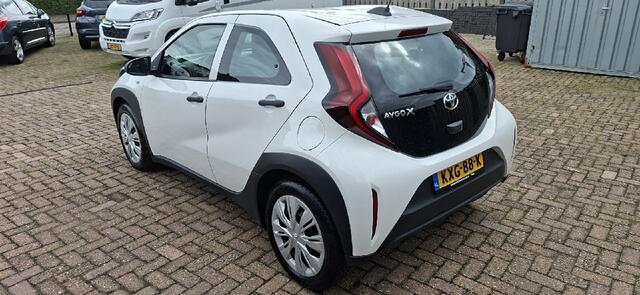 Toyota AYGO X 1.0 VVT-i MT Car-play