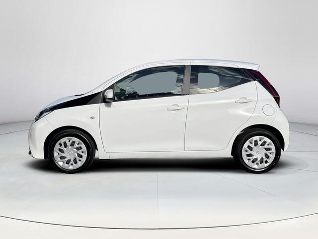 Toyota AYGO 1.0 VVT-i x-play | 5 deurs | Carplay | Parkeercamera | Navigatie |