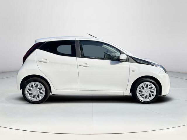 Toyota AYGO 1.0 VVT-i x-play | 5 deurs | Carplay | Parkeercamera | Navigatie |