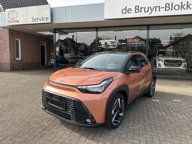 Toyota AYGO X Hybrid 115 envy halflederen bekleding / stoelverwarming / keyless start / parkeersensoren voor + achter / Navigatie / Apple Carplay / Android Auto / parkeercamera / 10 jaar Toyota garantie / rijklaarprijs incl. Toyota Pechhulppas