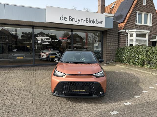 Toyota AYGO X Hybrid 115 envy halflederen bekleding / stoelverwarming / keyless start / parkeersensoren voor + achter / Navigatie / Apple Carplay / Android Auto / parkeercamera / 10 jaar Toyota garantie / rijklaarprijs incl. Toyota Pechhulppas