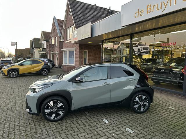 Toyota AYGO X Hybrid 115 pulse stoelverwarming / keyless start / parkeersensoren voor + achter / Navigatie / Apple Carplay / Android Auto / parkeercamera / 10 jaar Toyota garantie / rijklaarprijs incl. Toyota Pechhulppas