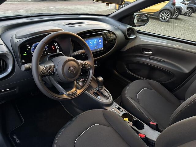 Toyota AYGO X Hybrid 115 pulse stoelverwarming / keyless start / parkeersensoren voor + achter / Navigatie / Apple Carplay / Android Auto / parkeercamera / 10 jaar Toyota garantie / rijklaarprijs incl. Toyota Pechhulppas