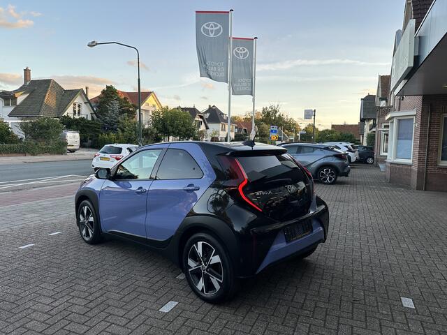 Toyota AYGO X Hybrid 115 pulse stoelverwarming / keyless start / parkeersensoren voor + achter / Navigatie / Apple Carplay / Android Auto / parkeercamera / 10 jaar Toyota garantie / rijklaarprijs incl. Toyota Pechhulppas