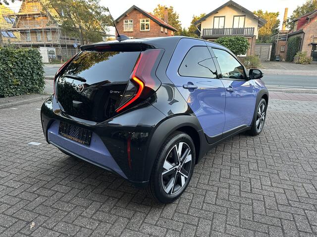 Toyota AYGO X Hybrid 115 pulse stoelverwarming / keyless start / parkeersensoren voor + achter / Navigatie / Apple Carplay / Android Auto / parkeercamera / 10 jaar Toyota garantie / rijklaarprijs incl. Toyota Pechhulppas