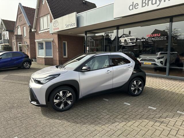 Toyota AYGO X Hybrid 115 pulse stoelverwarming / keyless start / parkeersensoren voor + achter / Navigatie / Apple Carplay / Android Auto / parkeercamera / 10 jaar Toyota garantie / rijklaarprijs incl. Toyota Pechhulppas