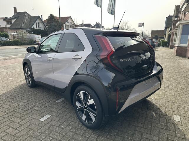 Toyota AYGO X Hybrid 115 pulse stoelverwarming / keyless start / parkeersensoren voor + achter / Navigatie / Apple Carplay / Android Auto / parkeercamera / 10 jaar Toyota garantie / rijklaarprijs incl. Toyota Pechhulppas