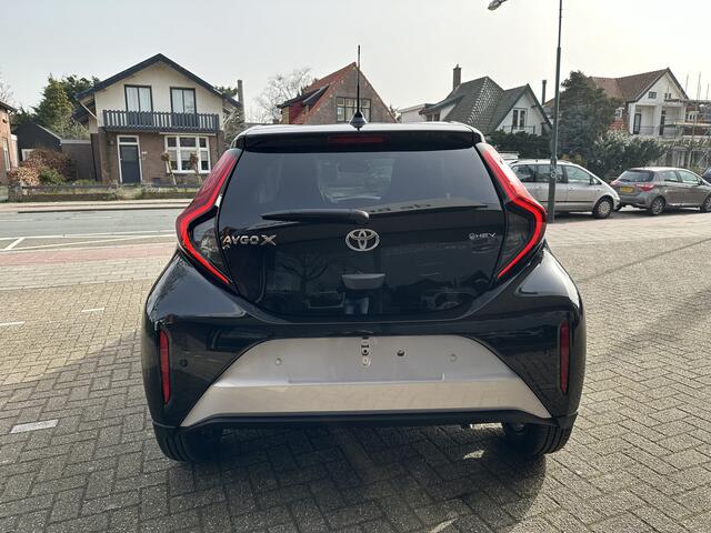 Toyota AYGO X Hybrid 115 pulse stoelverwarming / keyless start / parkeersensoren voor + achter / Navigatie / Apple Carplay / Android Auto / parkeercamera / 10 jaar Toyota garantie / rijklaarprijs incl. Toyota Pechhulppas