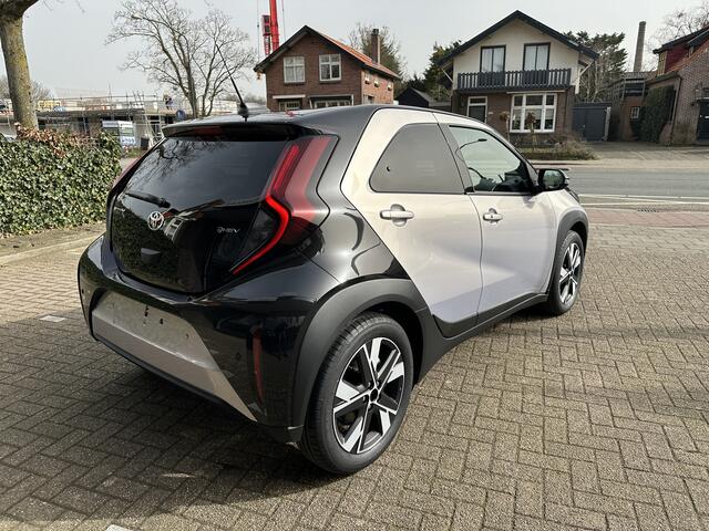 Toyota AYGO X Hybrid 115 pulse stoelverwarming / keyless start / parkeersensoren voor + achter / Navigatie / Apple Carplay / Android Auto / parkeercamera / 10 jaar Toyota garantie / rijklaarprijs incl. Toyota Pechhulppas