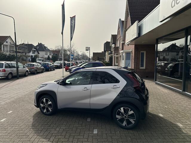 Toyota AYGO X Hybrid 115 pulse stoelverwarming / keyless start / parkeersensoren voor + achter / Navigatie / Apple Carplay / Android Auto / parkeercamera / 10 jaar Toyota garantie / rijklaarprijs incl. Toyota Pechhulppas