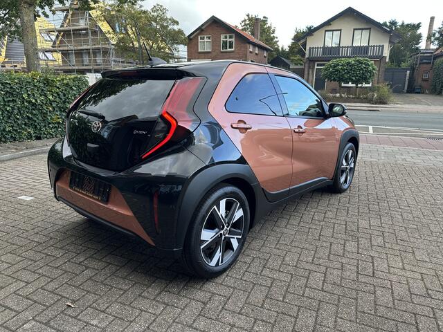 Toyota AYGO X Hybrid 115 pulse stoelverwarming / keyless start / parkeersensoren voor + achter / Navigatie / Apple Carplay / Android Auto / parkeercamera / 10 jaar Toyota garantie / rijklaarprijs incl. Toyota Pechhulppas