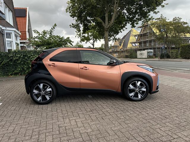 Toyota AYGO X Hybrid 115 pulse stoelverwarming / keyless start / parkeersensoren voor + achter / Navigatie / Apple Carplay / Android Auto / parkeercamera / 10 jaar Toyota garantie / rijklaarprijs incl. Toyota Pechhulppas