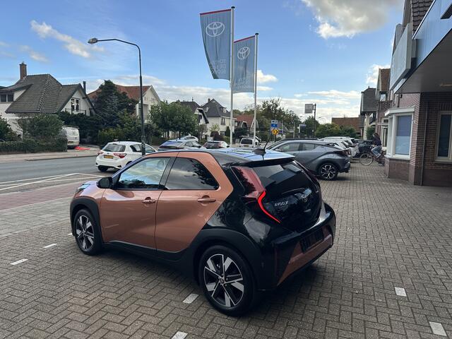 Toyota AYGO X Hybrid 115 pulse stoelverwarming / keyless start / parkeersensoren voor + achter / Navigatie / Apple Carplay / Android Auto / parkeercamera / 10 jaar Toyota garantie / rijklaarprijs incl. Toyota Pechhulppas
