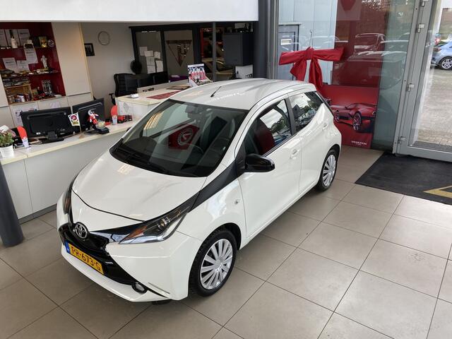 Toyota AYGO 1.0 VVT-i x-play,Navigatie,Apple Carplay Andriod/Auto,Airco,Achteruitrijcamera,Bluetooth,Snelheidsbegrenzer,Elektrischpakket,Ipod Usb Aansluiting