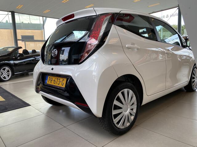 Toyota AYGO 1.0 VVT-i x-play,Navigatie,Apple Carplay Andriod/Auto,Airco,Achteruitrijcamera,Bluetooth,Snelheidsbegrenzer,Elektrischpakket,Ipod Usb Aansluiting
