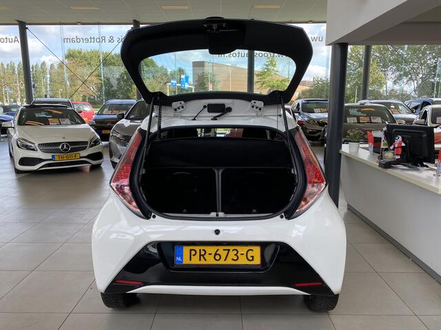 Toyota AYGO 1.0 VVT-i x-play,Navigatie,Apple Carplay Andriod/Auto,Airco,Achteruitrijcamera,Bluetooth,Snelheidsbegrenzer,Elektrischpakket,Ipod Usb Aansluiting