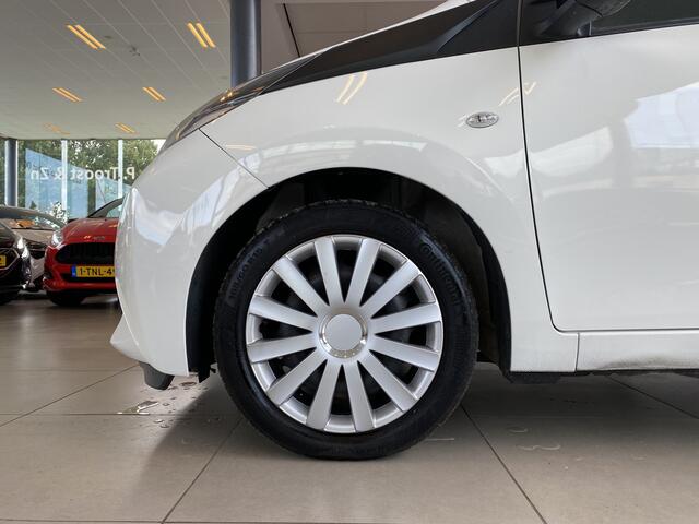 Toyota AYGO 1.0 VVT-i x-play,Navigatie,Apple Carplay Andriod/Auto,Airco,Achteruitrijcamera,Bluetooth,Snelheidsbegrenzer,Elektrischpakket,Ipod Usb Aansluiting