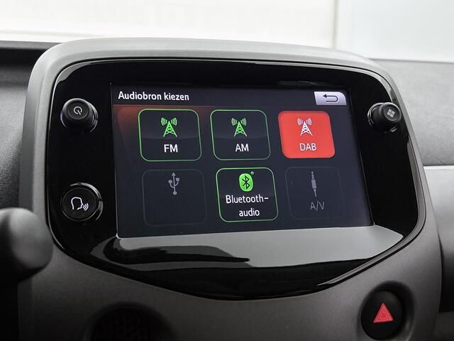 Toyota AYGO 1.0 VVT-i x-Joy | Climate Control | DAB | Automatische verlichting | Velgen 15" | Apple CarPlay/Android Auto | Achteruitrijcamera | Bluetooth |
