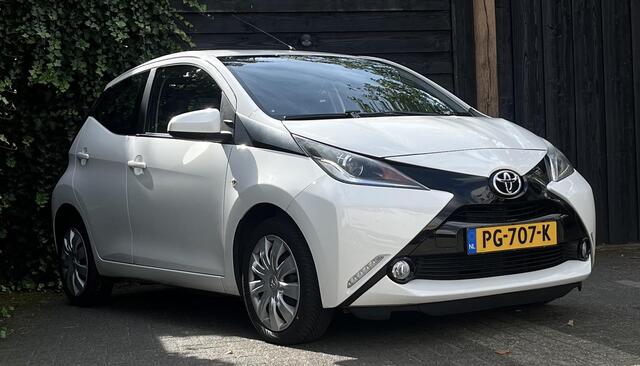 Toyota AYGO 1.0 VVT-i x-play 2017 AIRCO/PARKEERCAMERA/5-DEURS