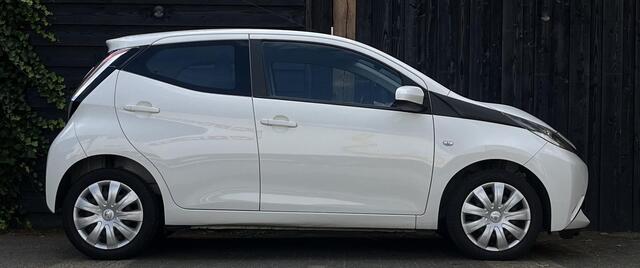 Toyota AYGO 1.0 VVT-i x-play 2017 AIRCO/PARKEERCAMERA/5-DEURS