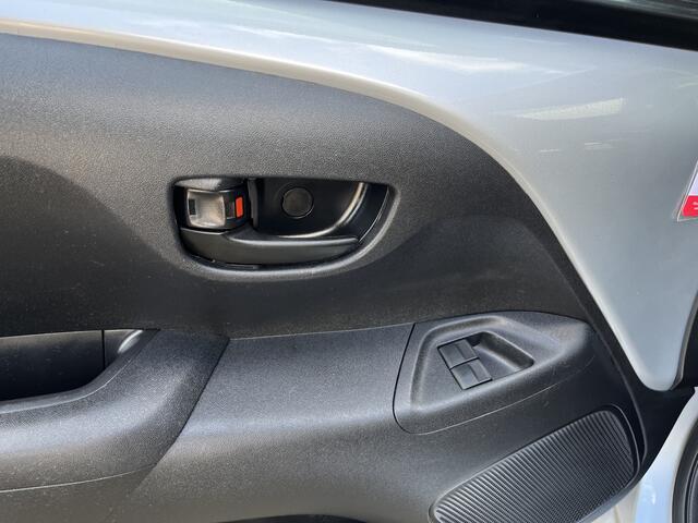 Toyota AYGO 1.0 VVT-i x-fun Airco Cruise controle 5-Deurs Telefoonverbinding Stuurwielbediening 4-Persoons