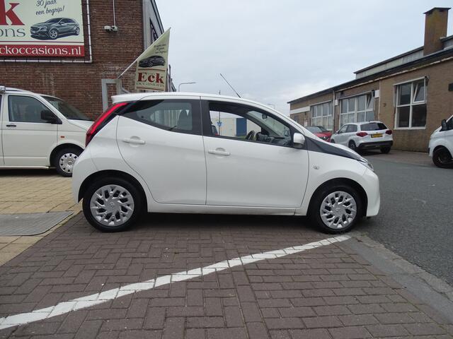 Toyota AYGO 1.0 VVT-i x-play