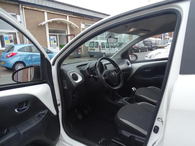 Toyota AYGO 1.0 VVT-i x-play