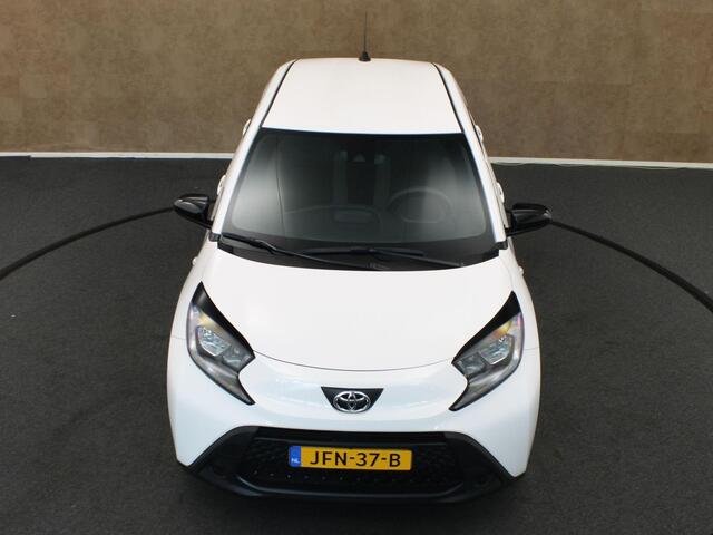 Toyota AYGO X 1.0 VVT-i MT Play - ORIGINEEL NEDERLANDSE AUTO - AFKOMSTIG VAN 1E EIGENAAR - AIRCO - ADAPTIEVE CRUISE CONTROL - CAMERA - APPLE CARPLAY/ ANDROID AUTO - 17 INCH WIELEN - LICHTSENSOR - ELEKTRISCHE RAMEN VOOR - ELEKTRISCH BEDIENBARE BUITENSPIEGELS