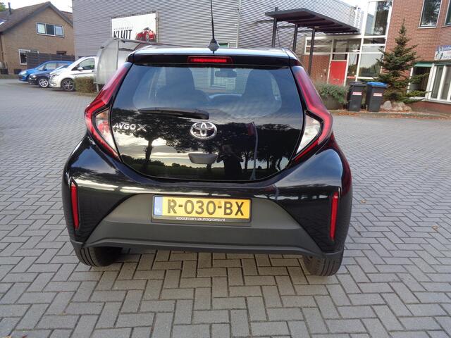 Toyota AYGO X 1.0 VVT-i MT