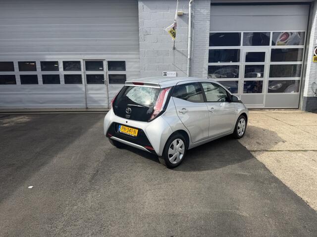 Toyota AYGO 1.0 VVT-i x-play