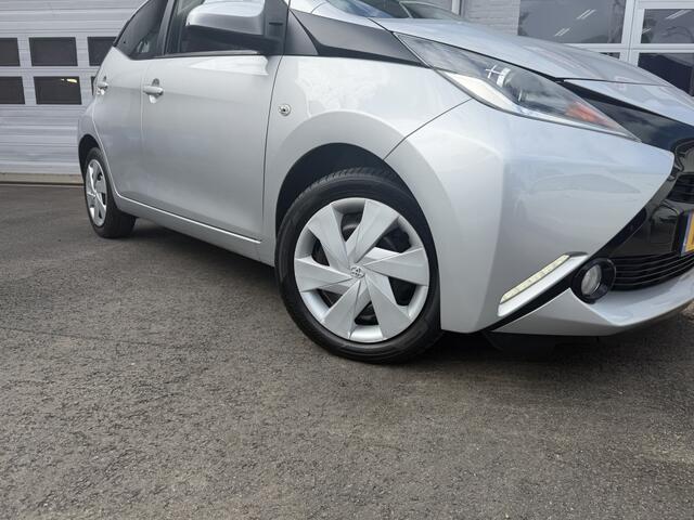 Toyota AYGO 1.0 VVT-i x-play