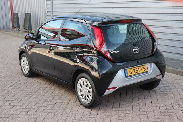 Toyota AYGO 1.0 VVT-i x-play O.a: Camera, Carplay, Airco, Bluetooth, Rijklaar, Etc. All-in prijs!
