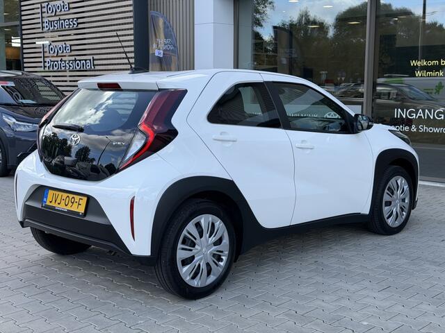 Toyota AYGO X Hybrid 115 play