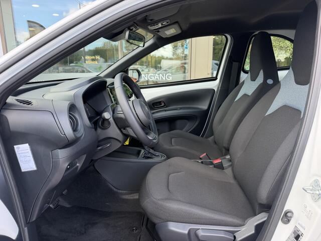 Toyota AYGO X Hybrid 115 play