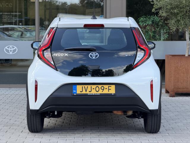 Toyota AYGO X Hybrid 115 play