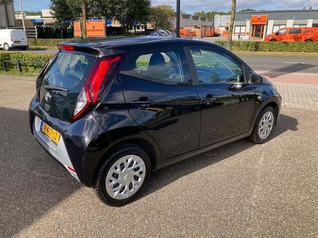 Toyota AYGO 1.0 VVT-i X-Play | 2021 | Achteruitrijcamera | Multimedia | Airco