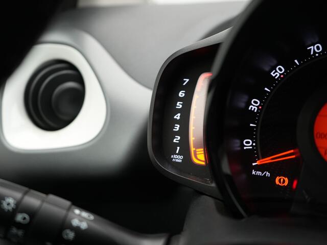 Toyota AYGO 1.0 VVT-i x-play | NL Auto | Dealer Onderhouden | Achteruitrijcamera |