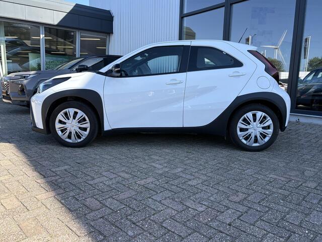 Toyota AYGO X Hybrid 115 play