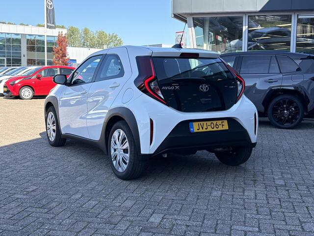 Toyota AYGO X Hybrid 115 play