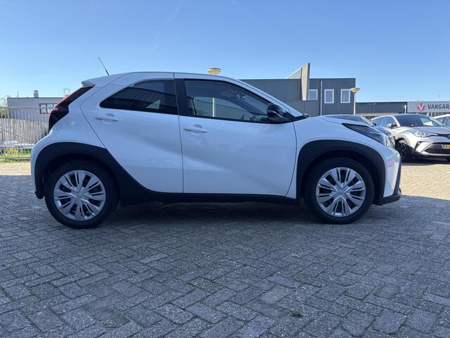 Toyota AYGO X Hybrid 115 play
