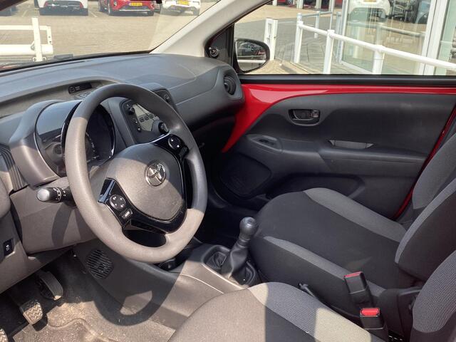 Toyota AYGO 1.0 VVT-i x-fun Airco, Bluetooth, Centrale deurvergrendeling, NL auto slechts 66000km garantie tot 2029!