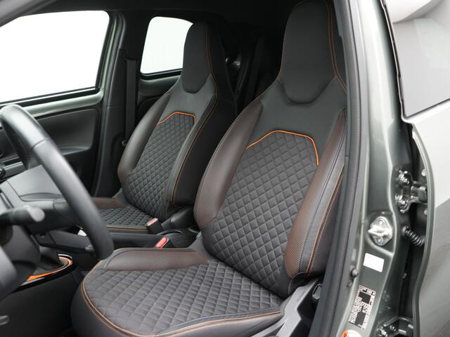 Toyota AYGO X 1.0 VVT-i MT Limited VOL! | Dealer onderhouden | JBL | Parkeersensoren V+A | Trekhaak | Stoelverwarming |