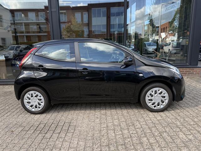 Toyota AYGO 1.0 VVT-i x-play limited – foto 3
